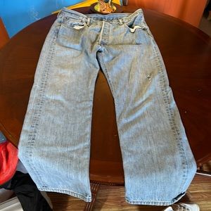 Levi’s 501 Men’s Size 36X30 Jeans minor distressing but in Good Condition.